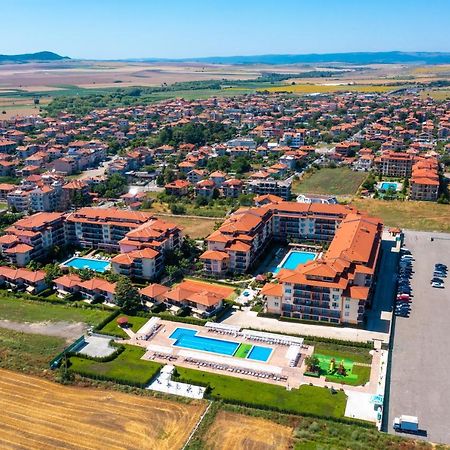 Apartcomplex Chateau Aheloy Exterior photo