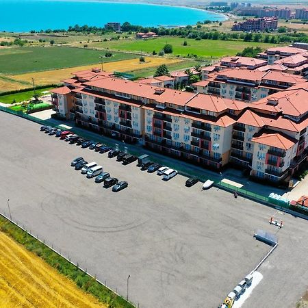 Apartcomplex Chateau Aheloy Exterior photo