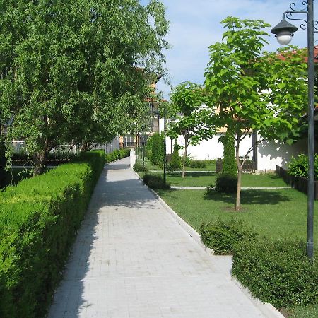 Apartcomplex Chateau Aheloy Exterior photo