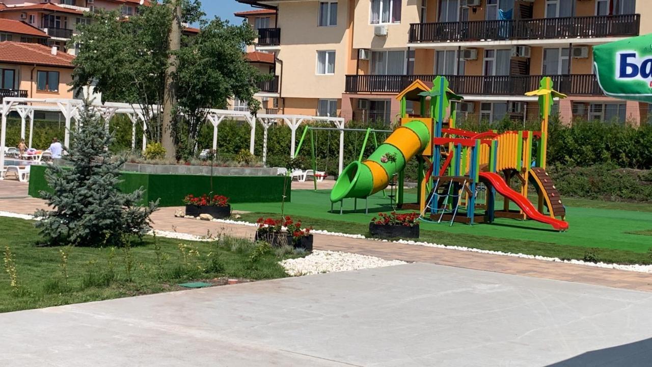 Apartcomplex Chateau Aheloy Exterior photo