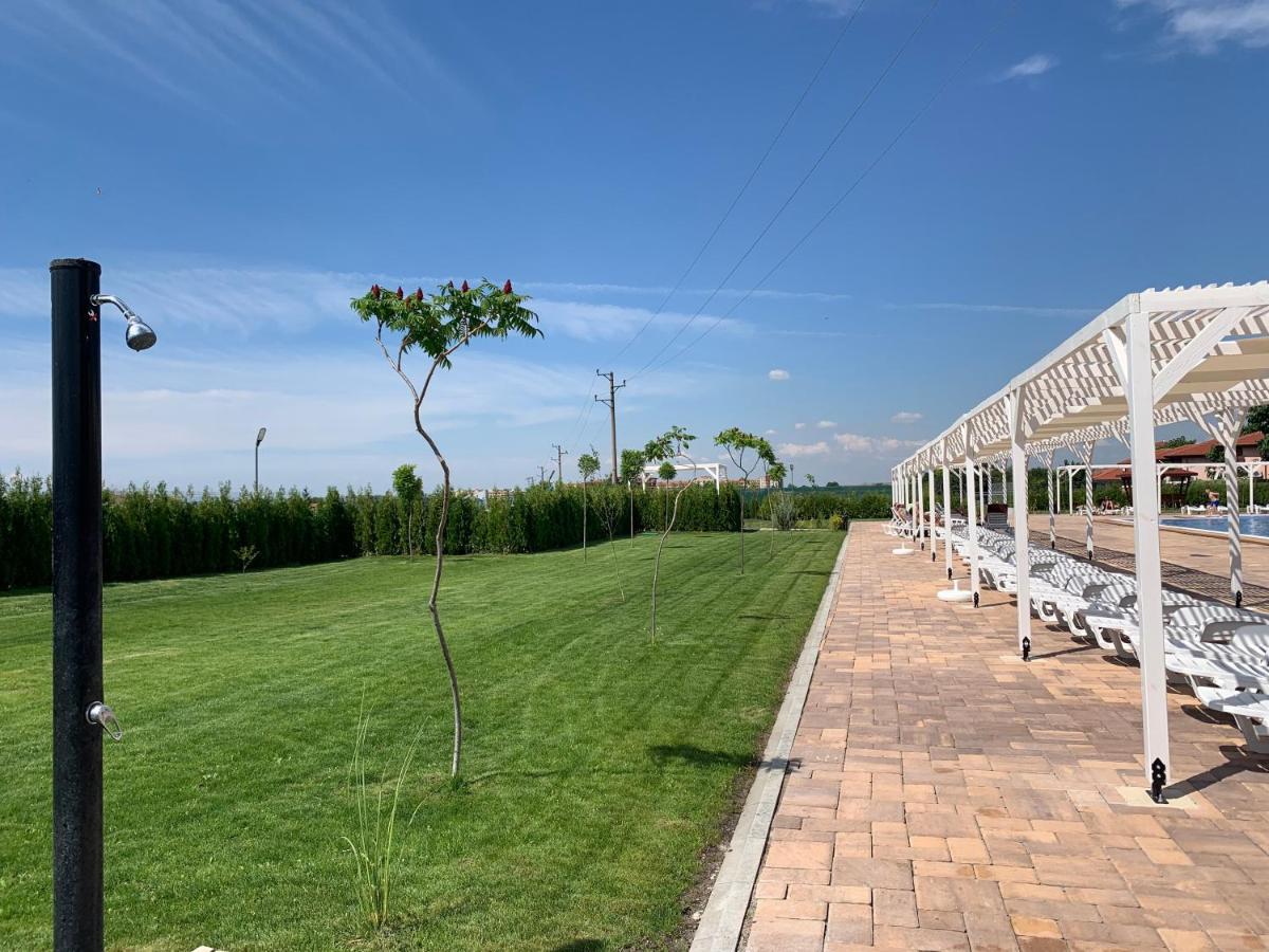Apartcomplex Chateau Aheloy Exterior photo