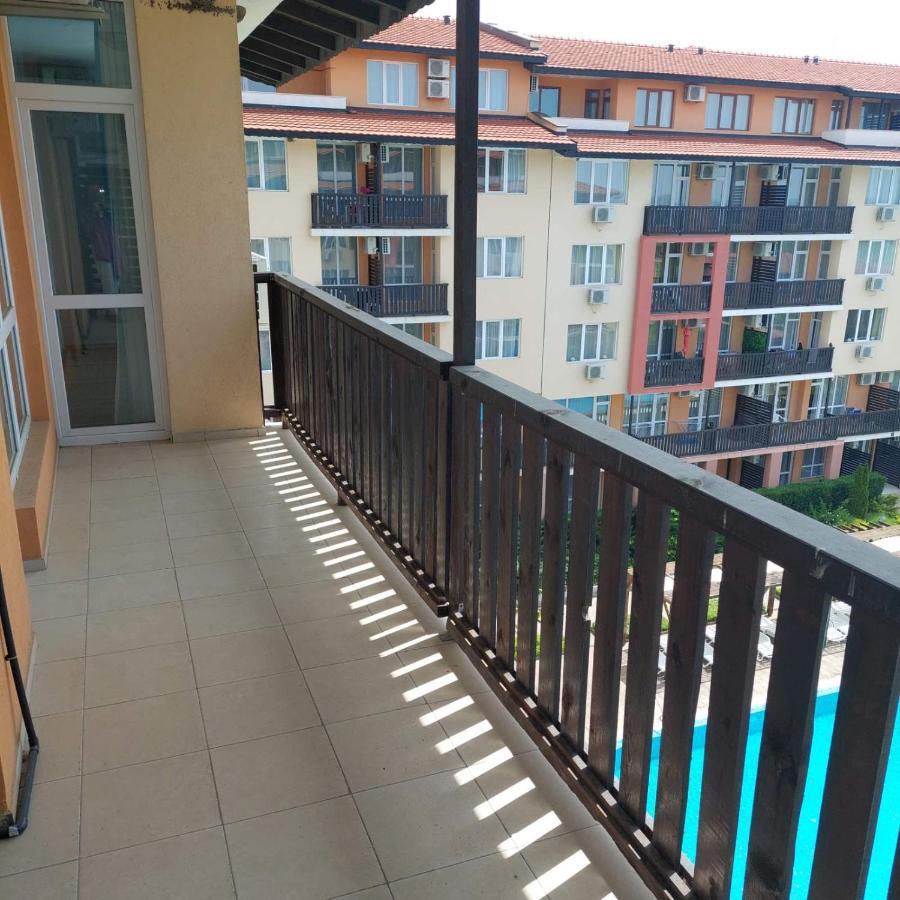 Apartcomplex Chateau Aheloy Exterior photo