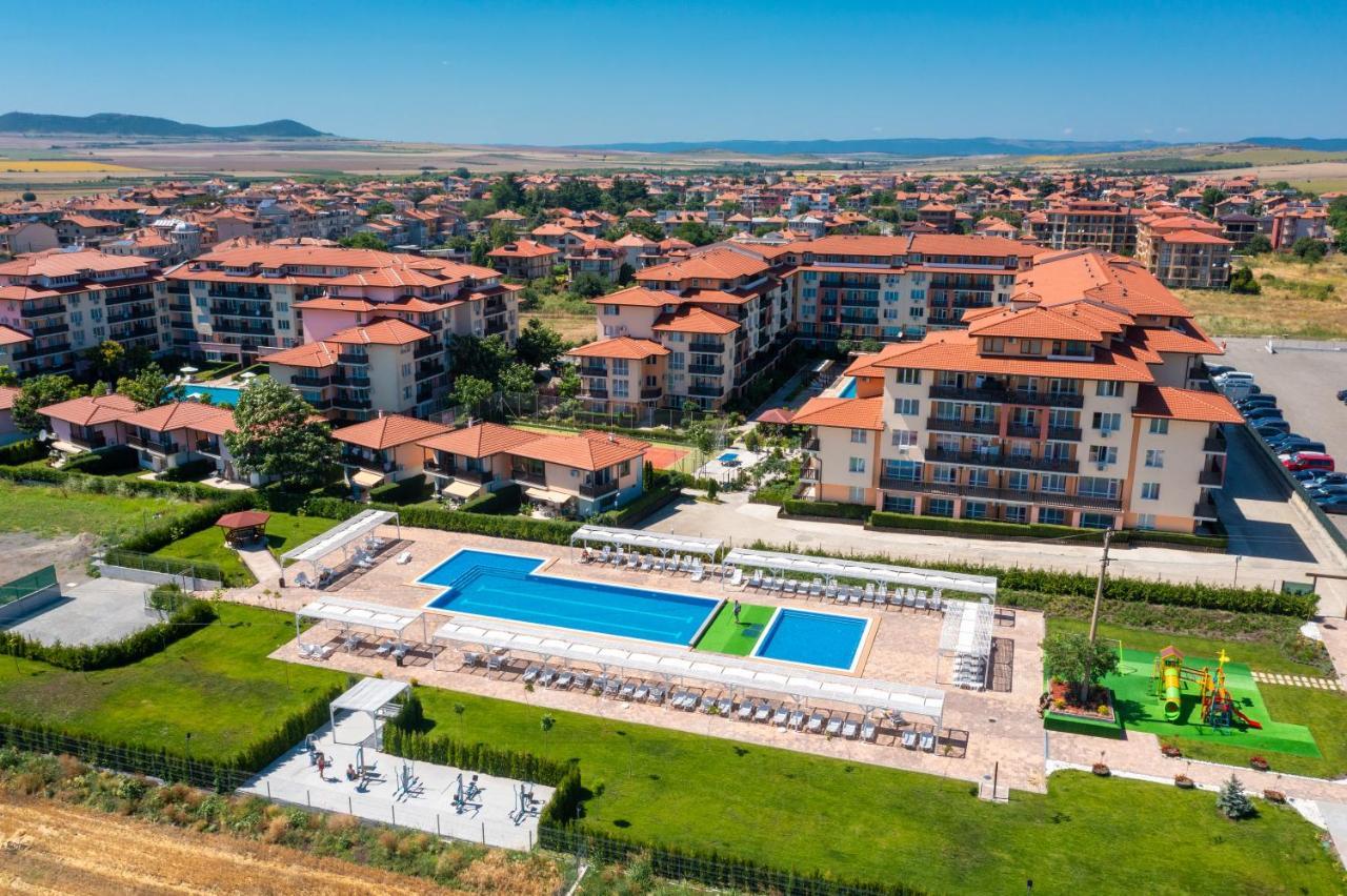 Apartcomplex Chateau Aheloy Exterior photo