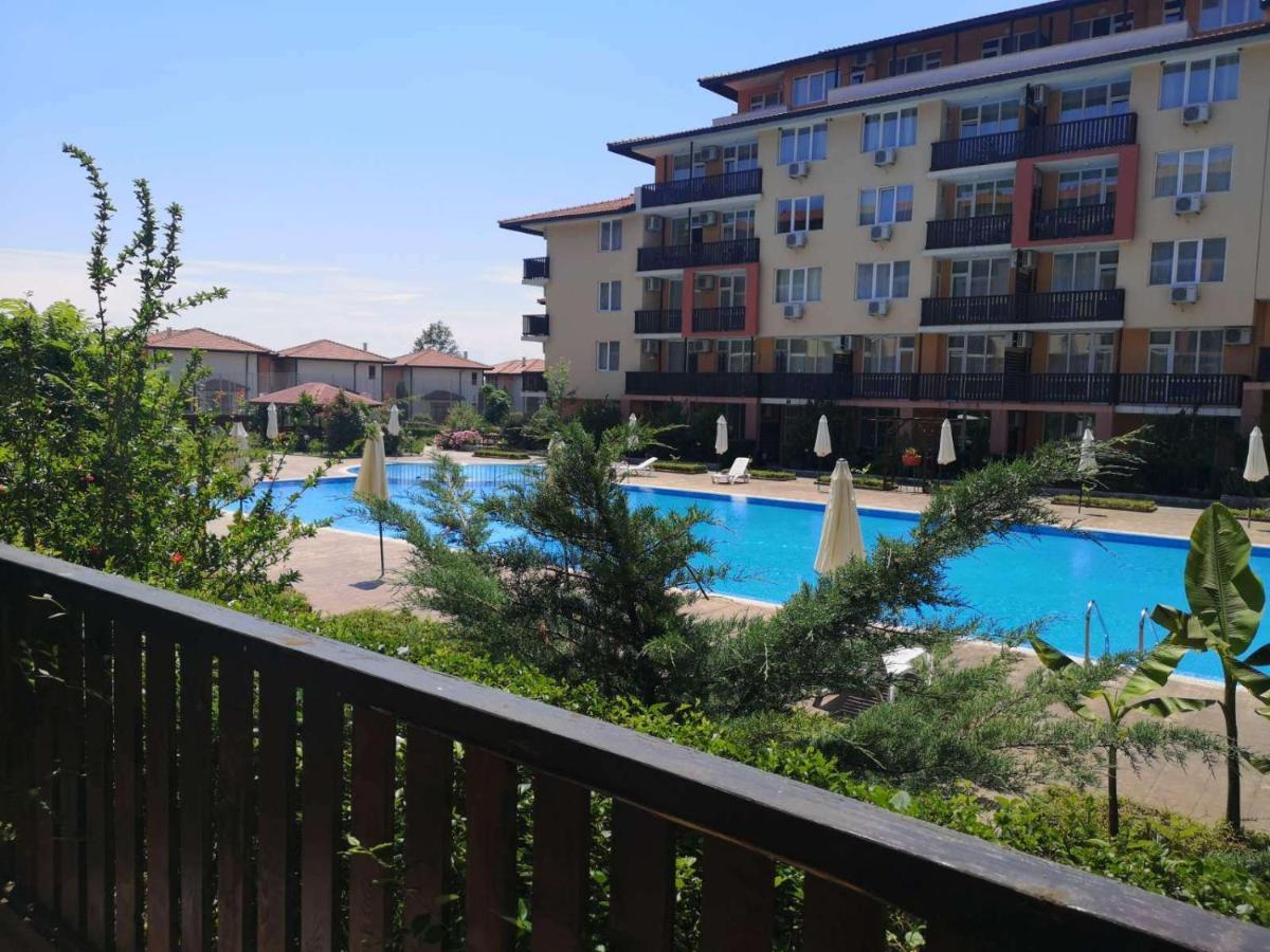 Apartcomplex Chateau Aheloy Exterior photo