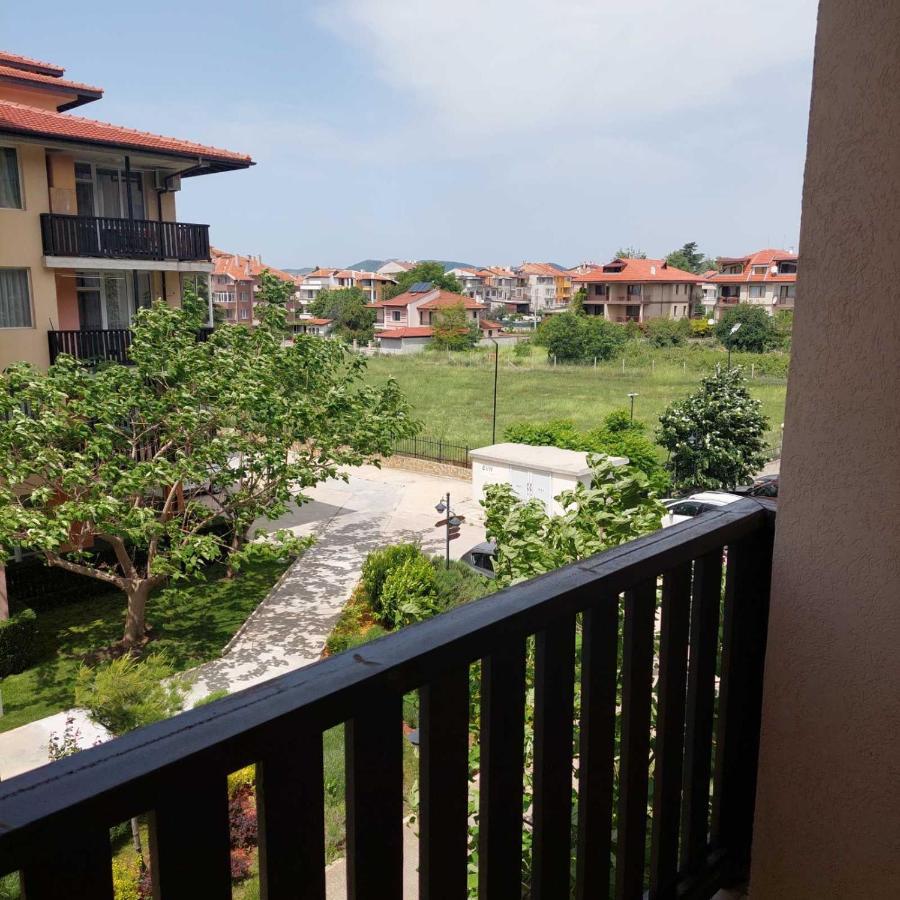 Apartcomplex Chateau Aheloy Exterior photo