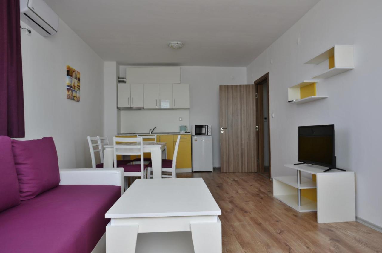 Apartcomplex Chateau Aheloy Exterior photo