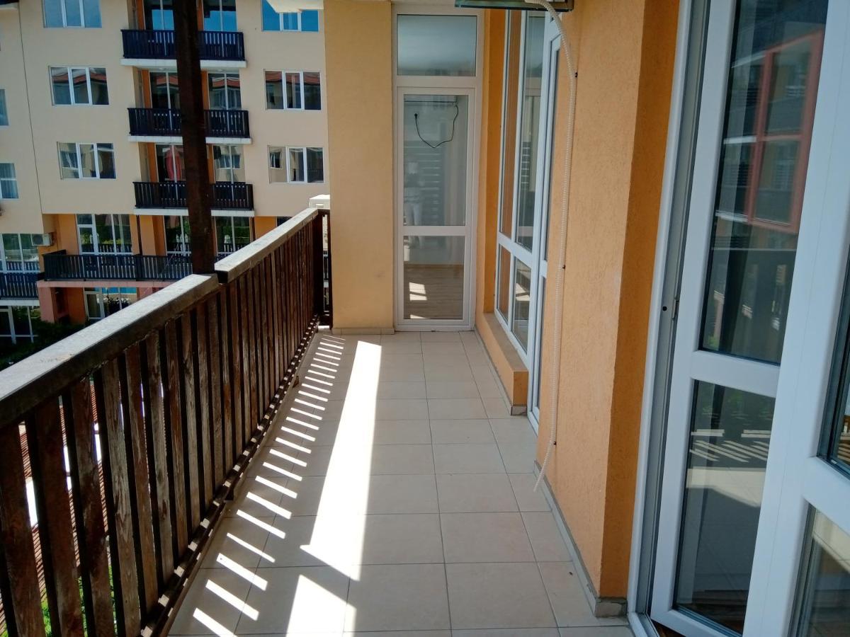 Apartcomplex Chateau Aheloy Exterior photo