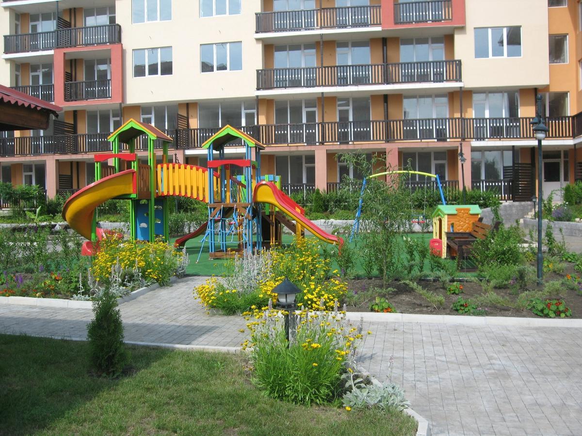 Apartcomplex Chateau Aheloy Exterior photo