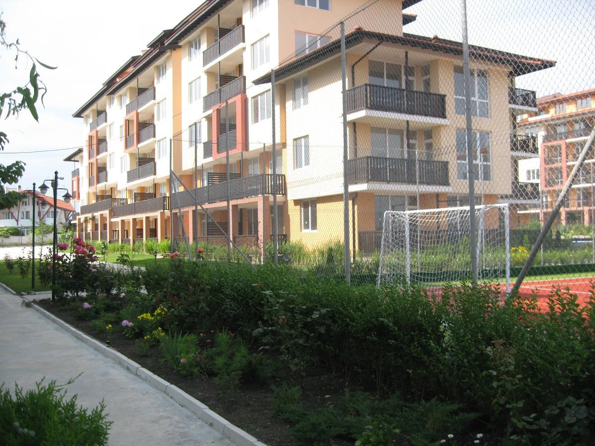 Apartcomplex Chateau Aheloy Exterior photo