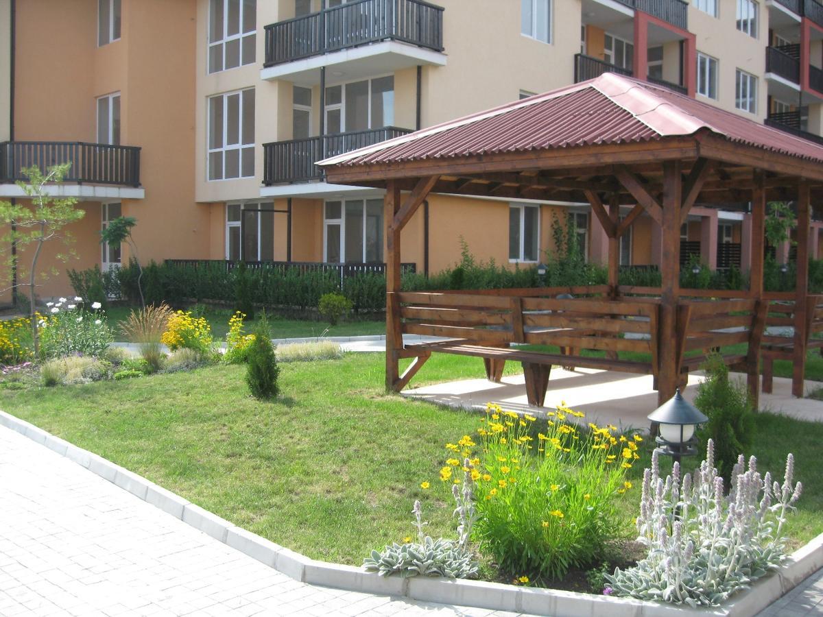 Apartcomplex Chateau Aheloy Exterior photo