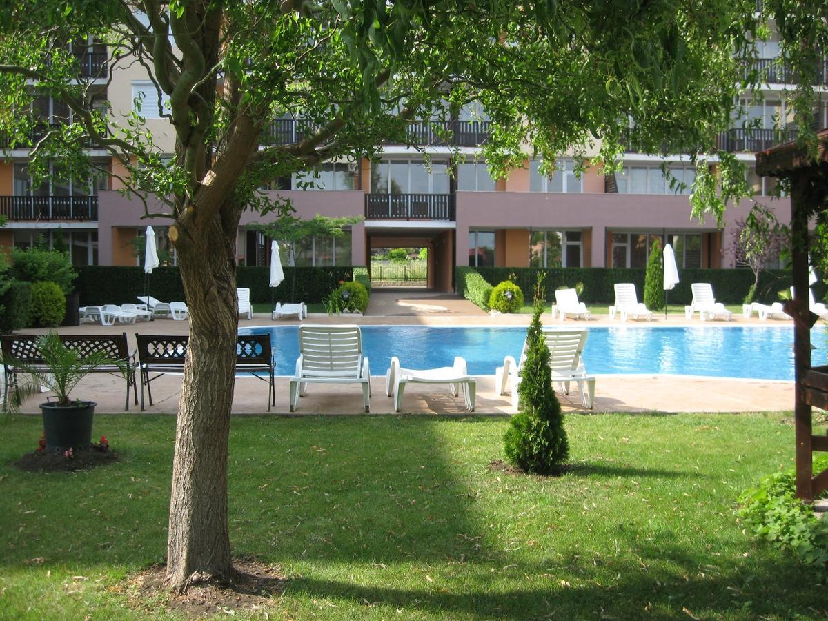 Apartcomplex Chateau Aheloy Exterior photo