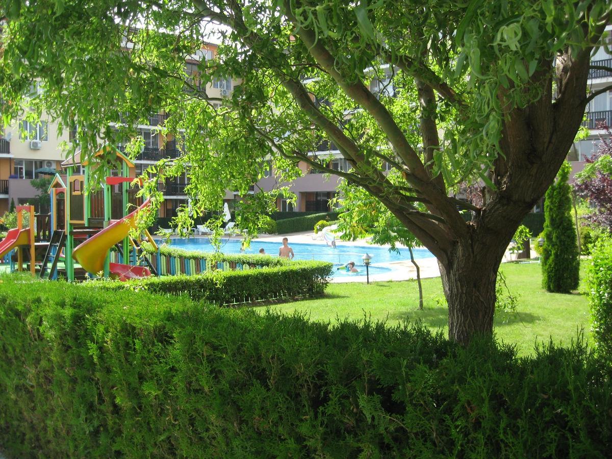Apartcomplex Chateau Aheloy Exterior photo