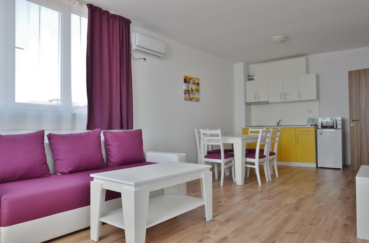 Apartcomplex Chateau Aheloy Exterior photo