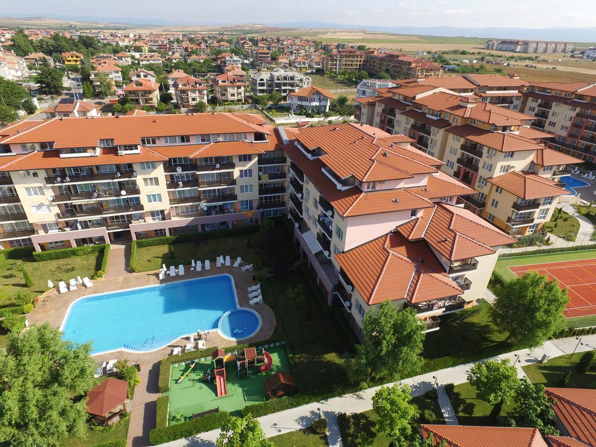 Apartcomplex Chateau Aheloy Exterior photo