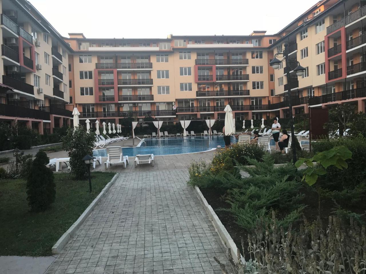 Apartcomplex Chateau Aheloy Exterior photo